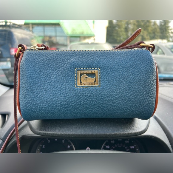 Authentic Dooney & Bourke Dillen small barrel crossbody. New! - Picture 2 of 11